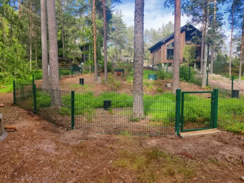Elementtiaidan käyntiportti STRONG 1 m RAL6005 vihreä3 Gånggrind för nätstaket STRONG 1 m – RAL9005 svart